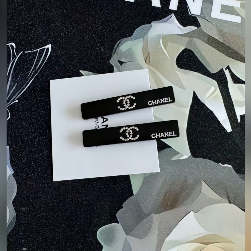 Chanel hair clip